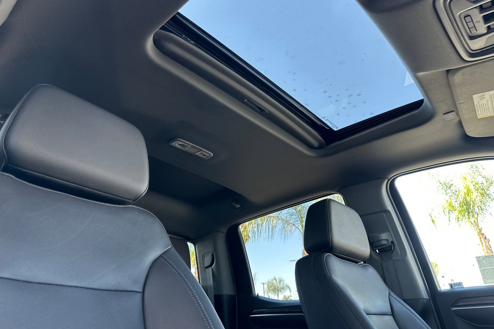 Certified 2022 Chevrolet Silverado 1500 LTZ w/ LTZ Premium Package AWD/4WD image 17