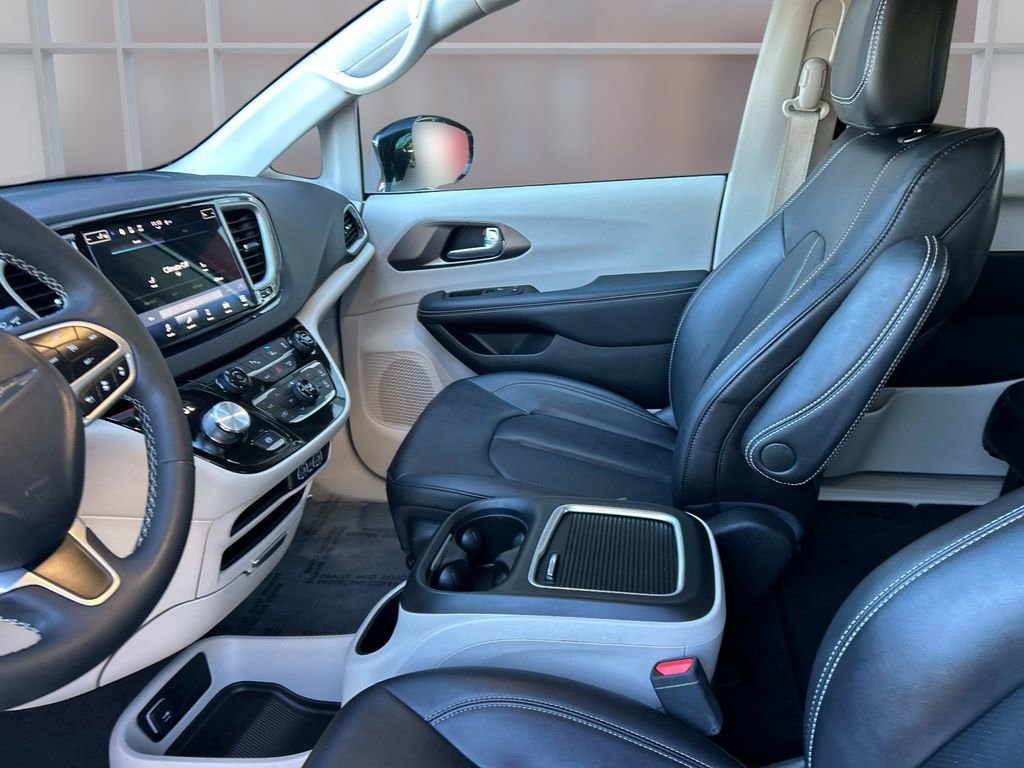 Used 2024 Chrysler Pacifica Touring-L image 21