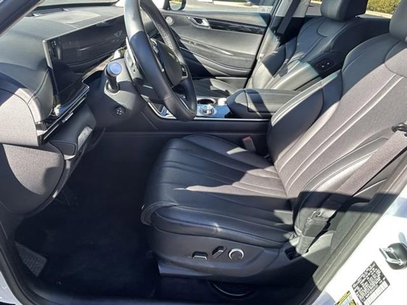 Used 2025 Genesis GV80 2.5T Standard image 12
