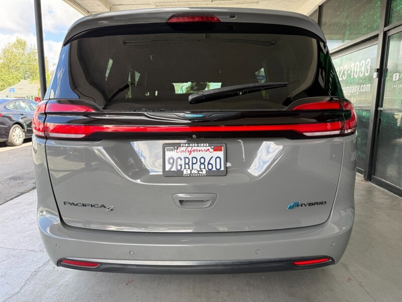 Used 2021 Chrysler Pacifica Limited w/ S Appearance Package image 13