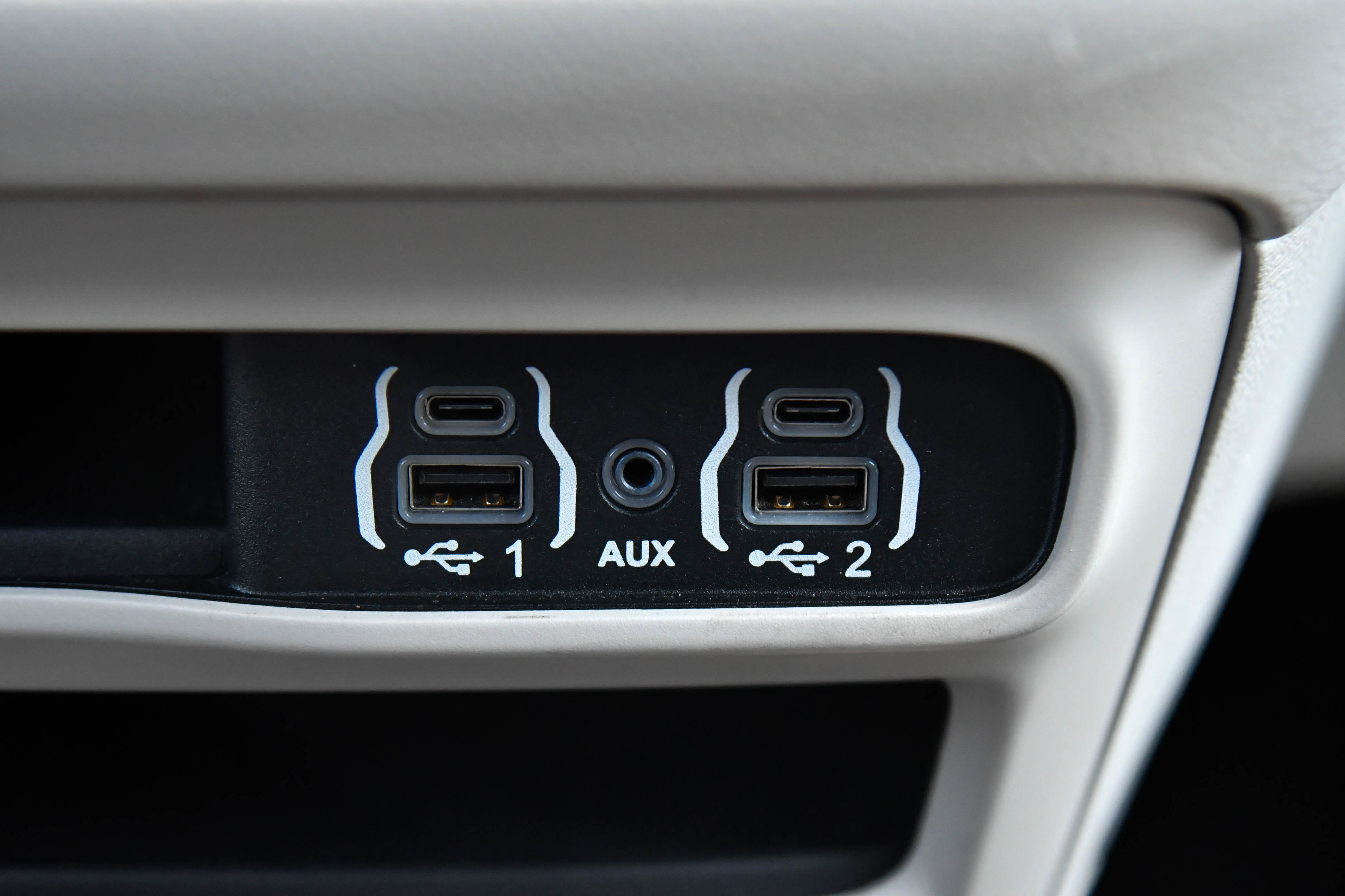 Used 2023 Chrysler Pacifica Touring-L FWD image 28