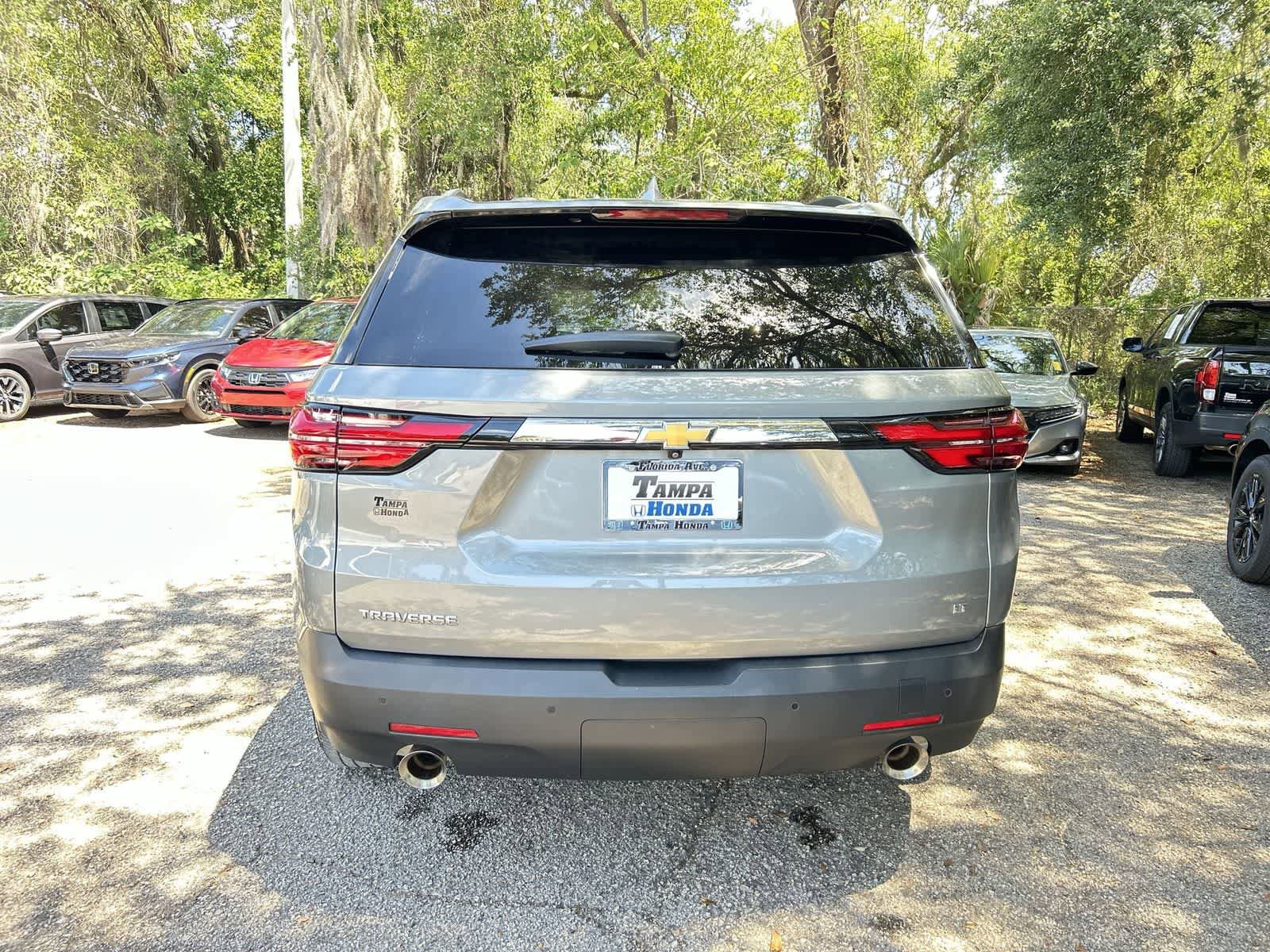 Used 2023 Chevrolet Traverse LT FWD image 7