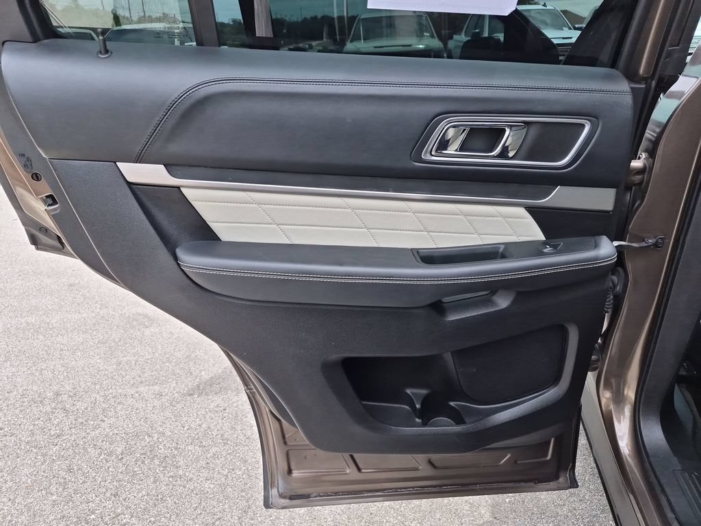 Used 2016 Ford Explorer Platinum AWD/4WD image 35