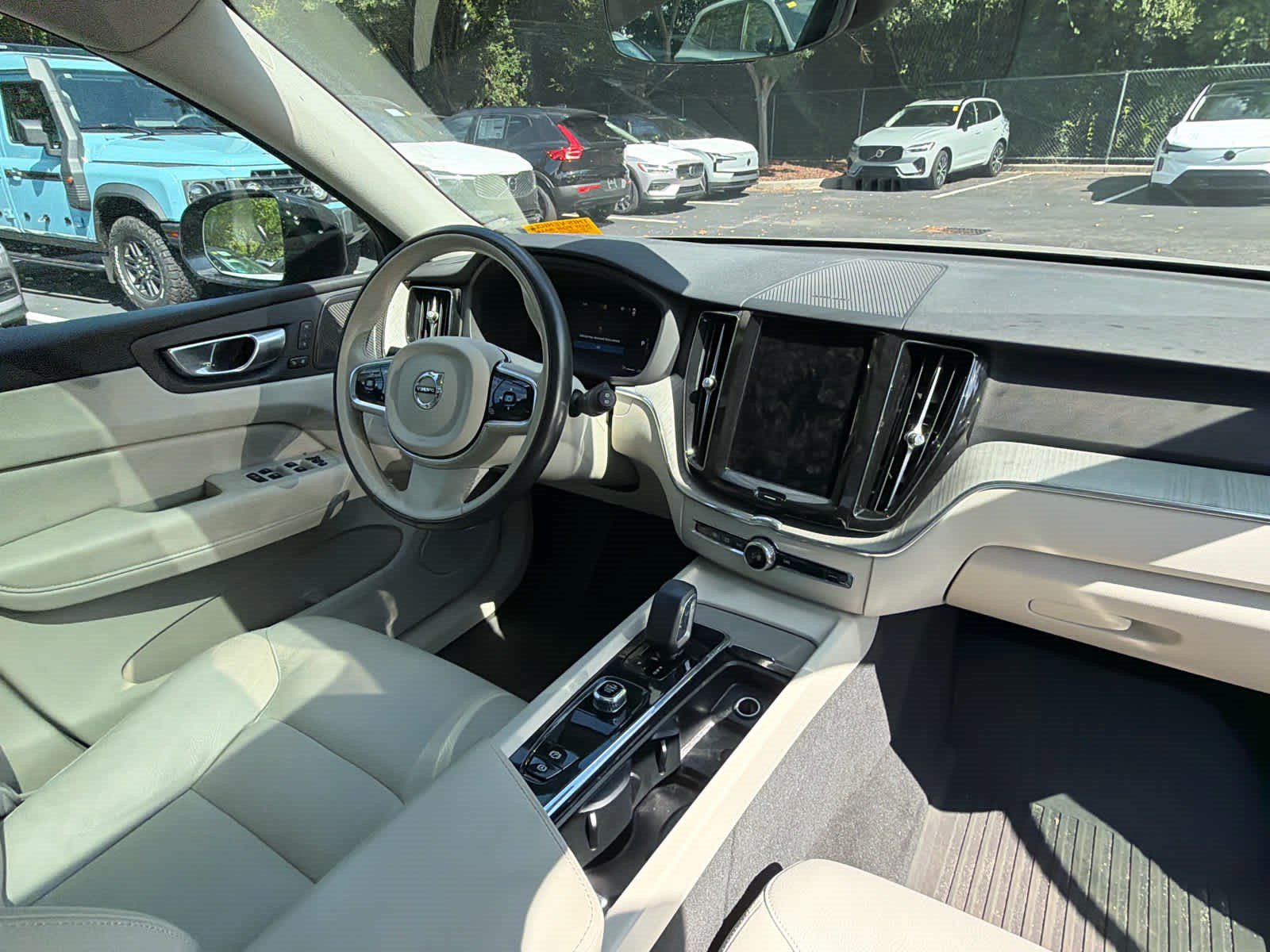 Used 2024 Volvo XC60 B5 Plus w/ Protection Package Premier AWD/4WD image 19
