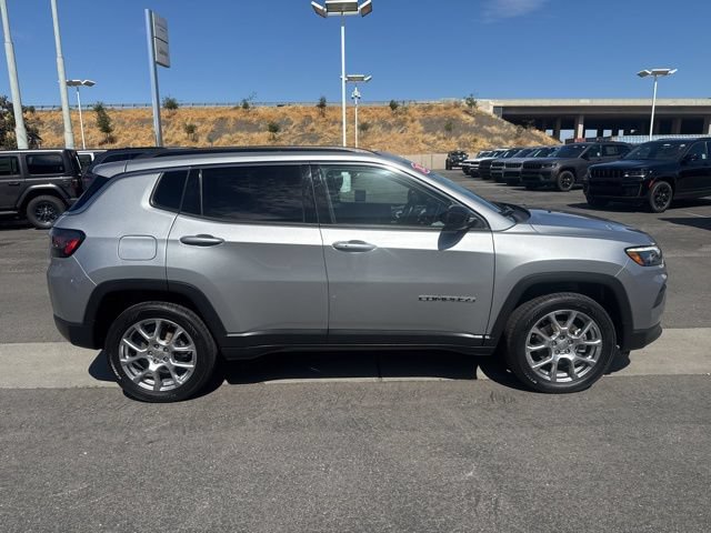 Certified 2022 Jeep Compass Latitude w/ Sun and Sound Group AWD/4WD image 7