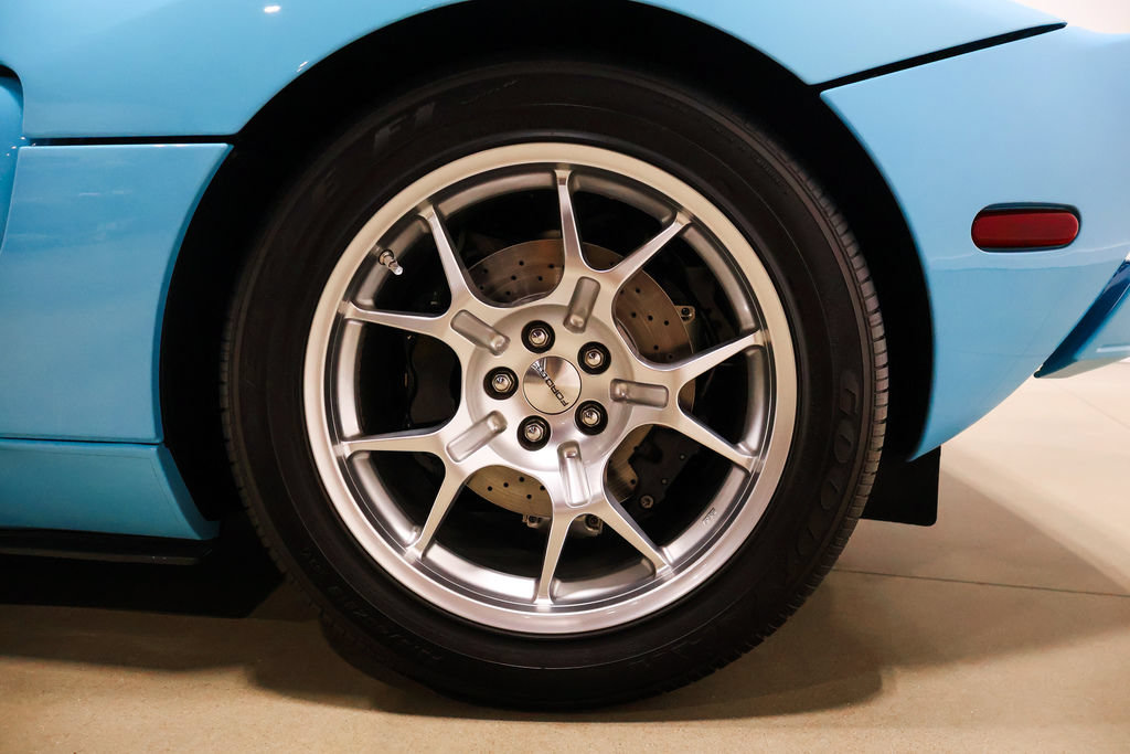 Used 2006 Ford GT RWD image 20