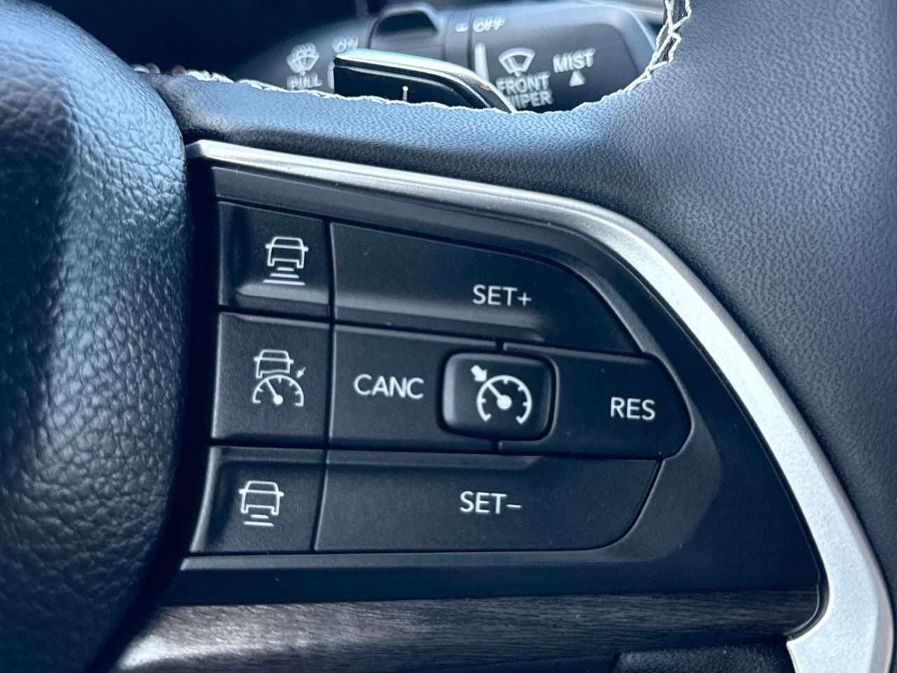 Used 2025 Jeep Grand Cherokee Limited w/ Luxury Tech Group II AWD/4WD image 25