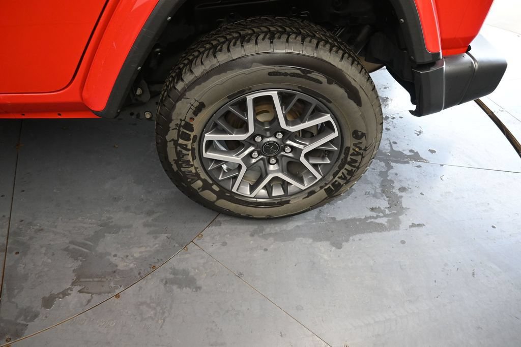 Used 2025 Jeep Wrangler Unlimited Sahara AWD/4WD image 19