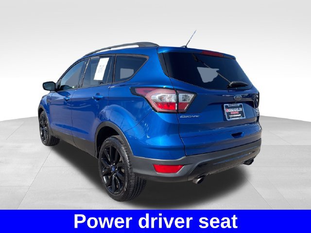 Used 2017 Ford Escape SE w/ SE Sport Appearance Package FWD image 3