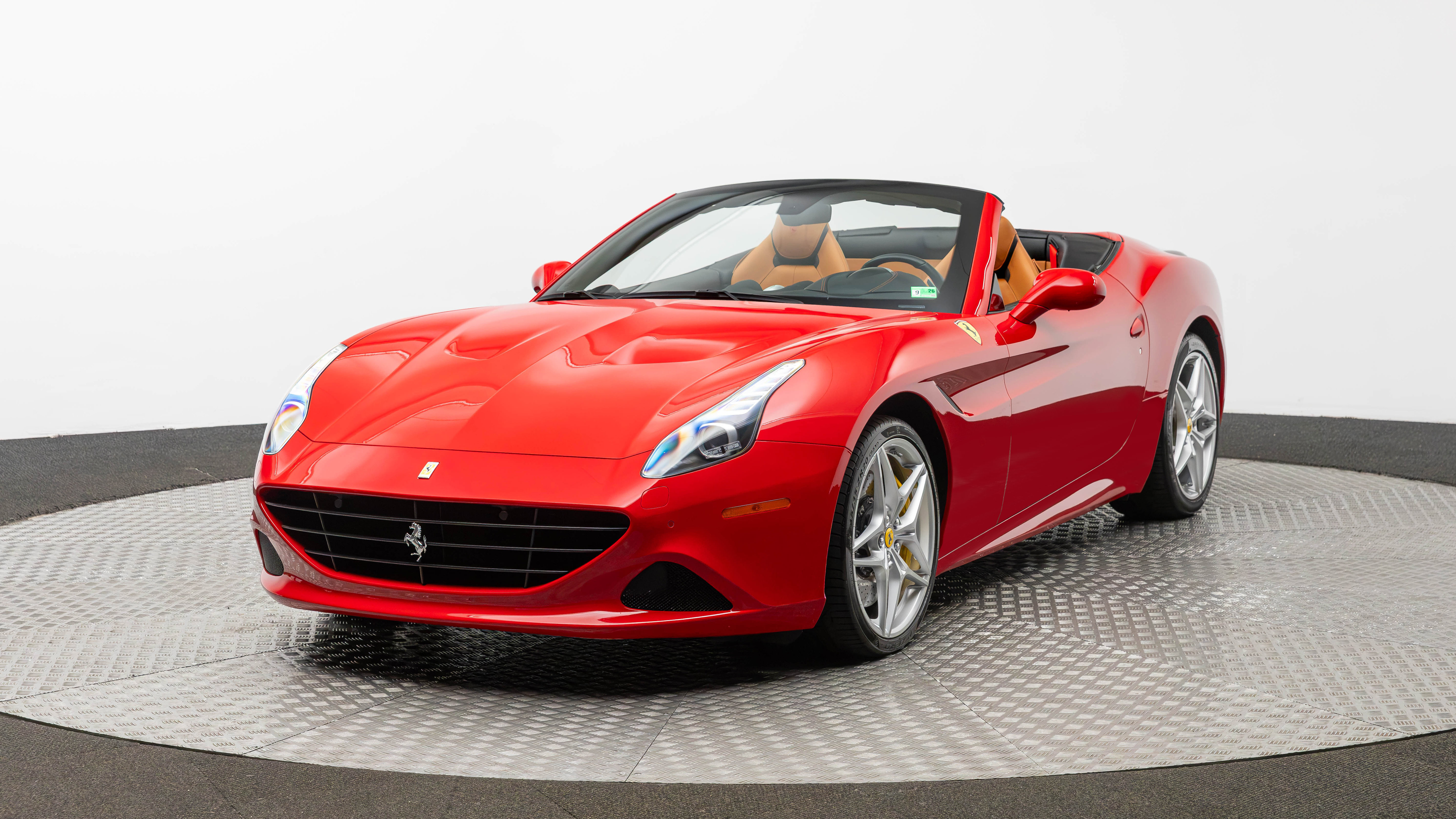 Certified 2016 Ferrari California T RWD image 1