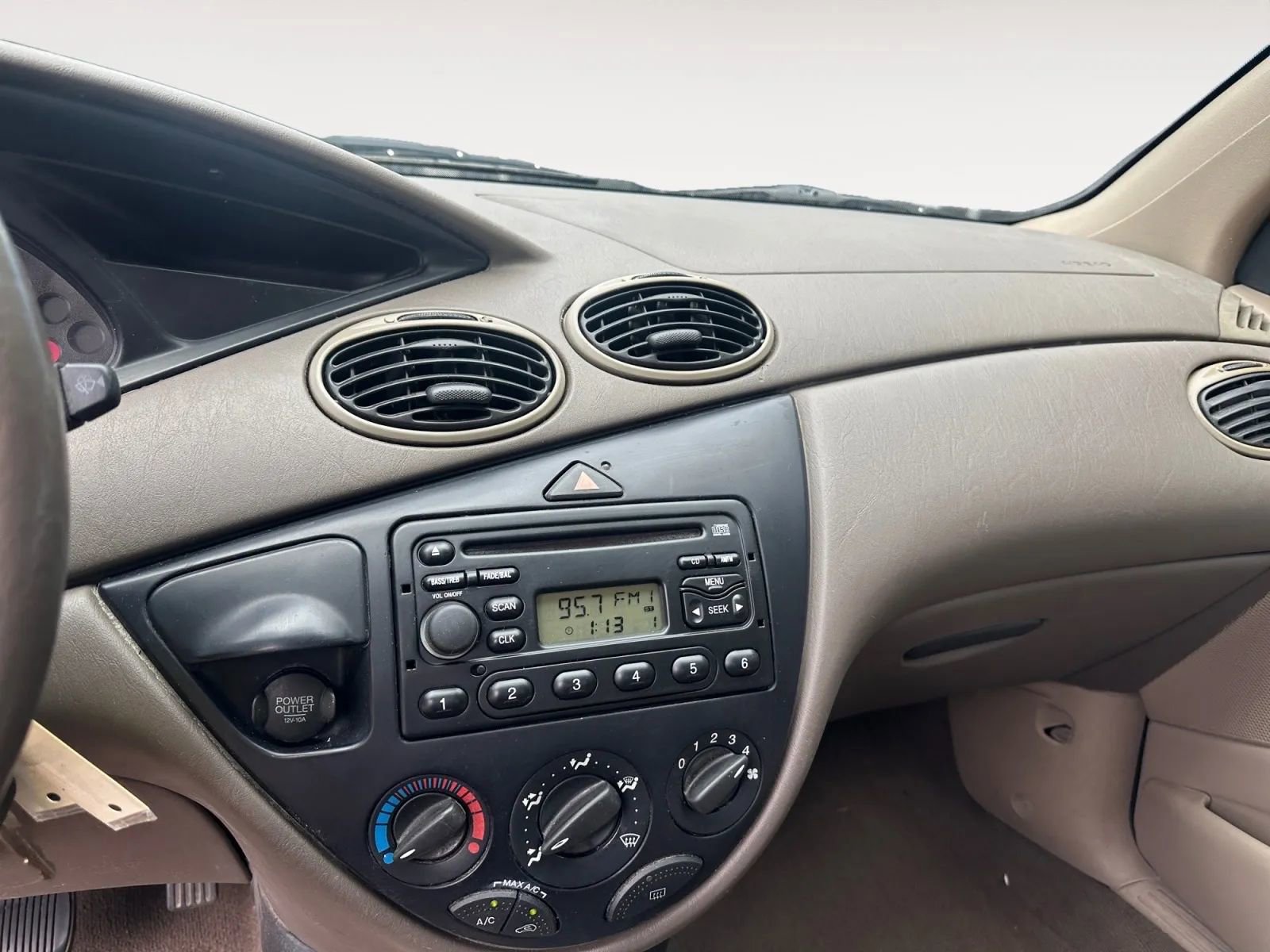 Used 2004 Ford Focus SE FWD image 13