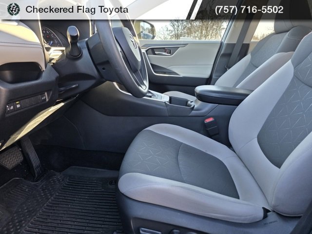Used 2022 Toyota RAV4 XLE image 9