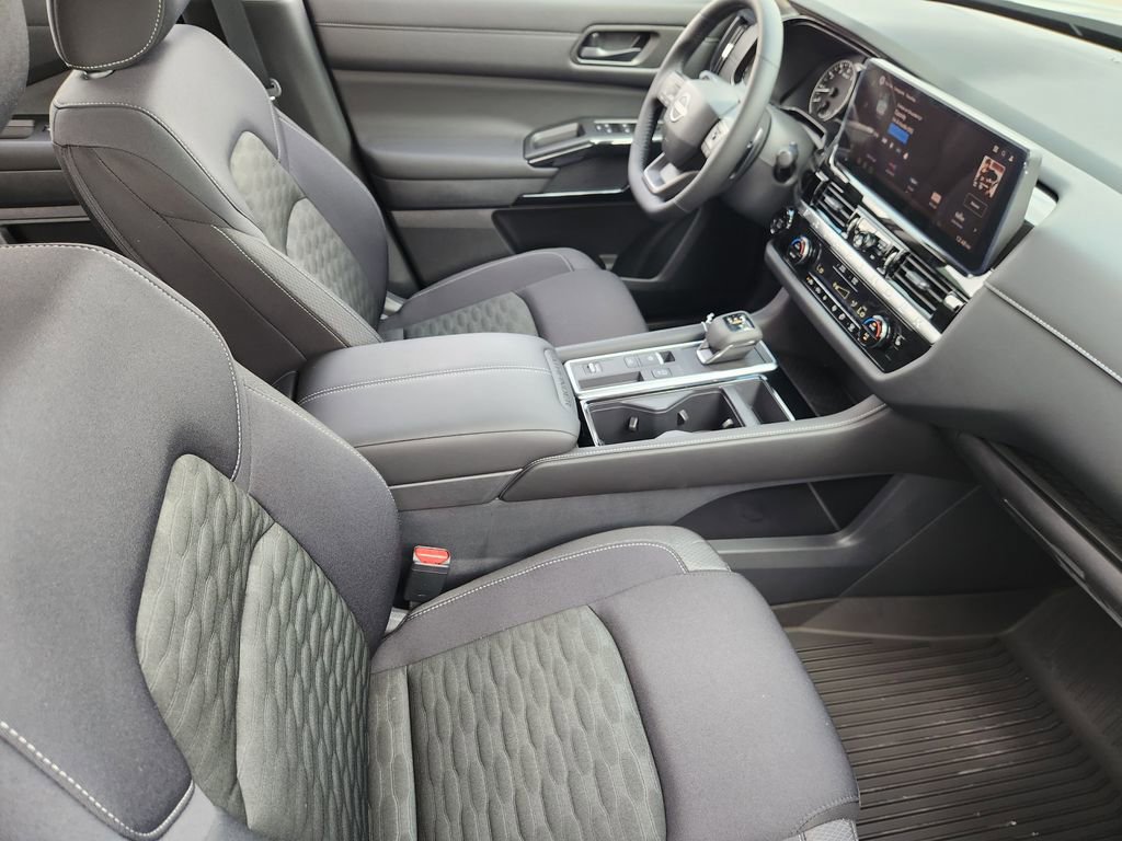 New 2026 Nissan Pathfinder SV image 10