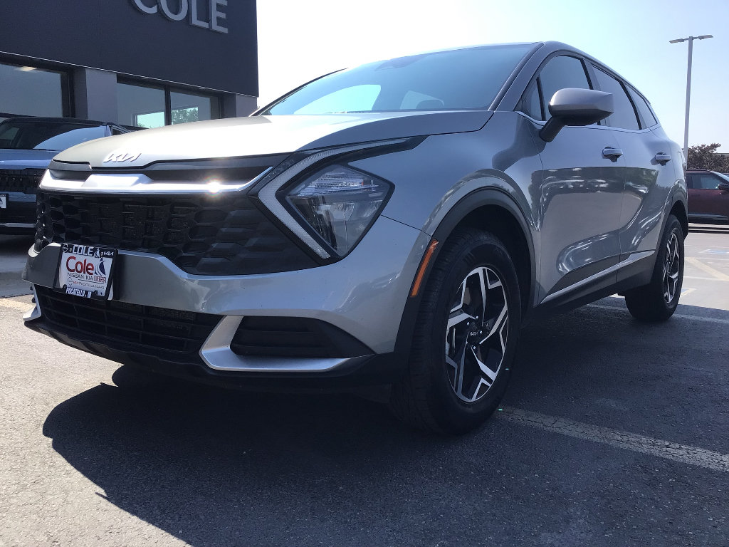 Used 2023 Kia Sportage LX AWD/4WD image 2