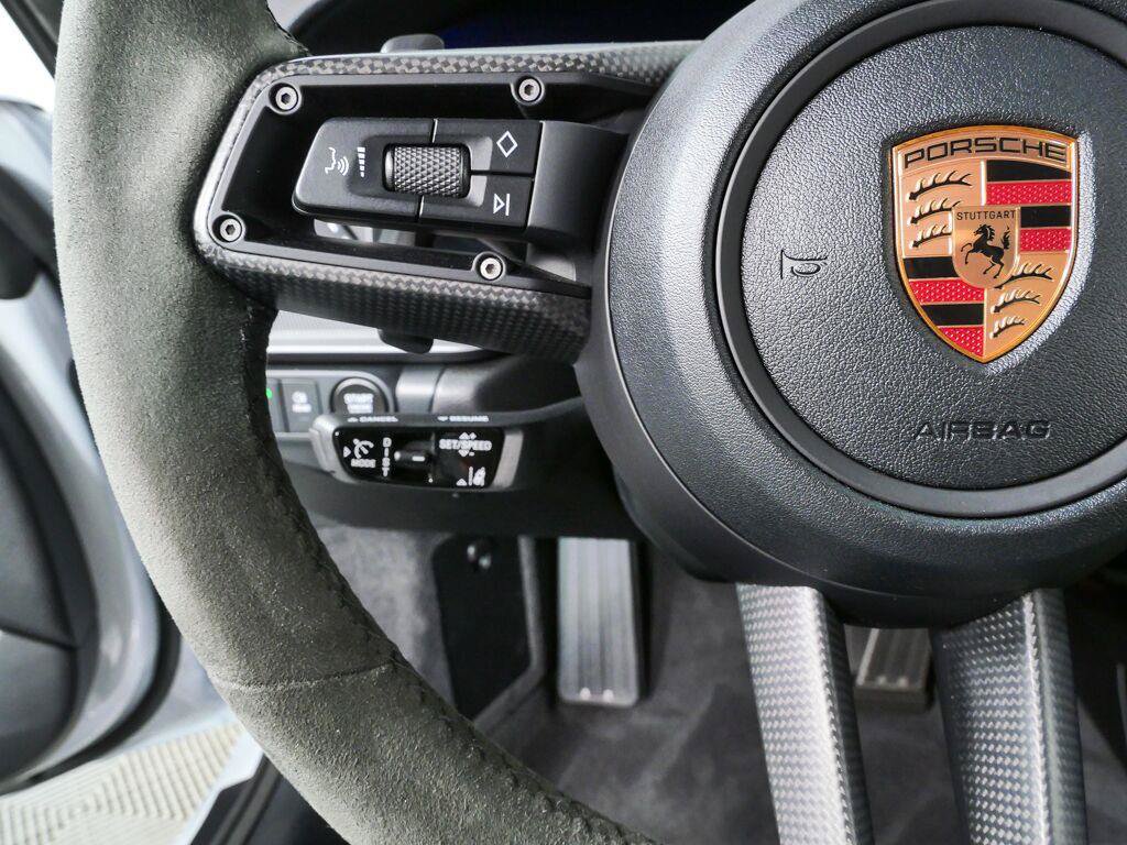 Certified 2025 Porsche 911 Carrera RWD image 10