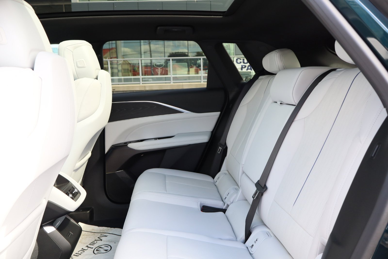 Used 2024 Cadillac Lyriq Luxury AWD/4WD image 35