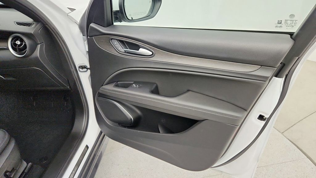 Used 2022 Alfa Romeo Stelvio Ti image 28
