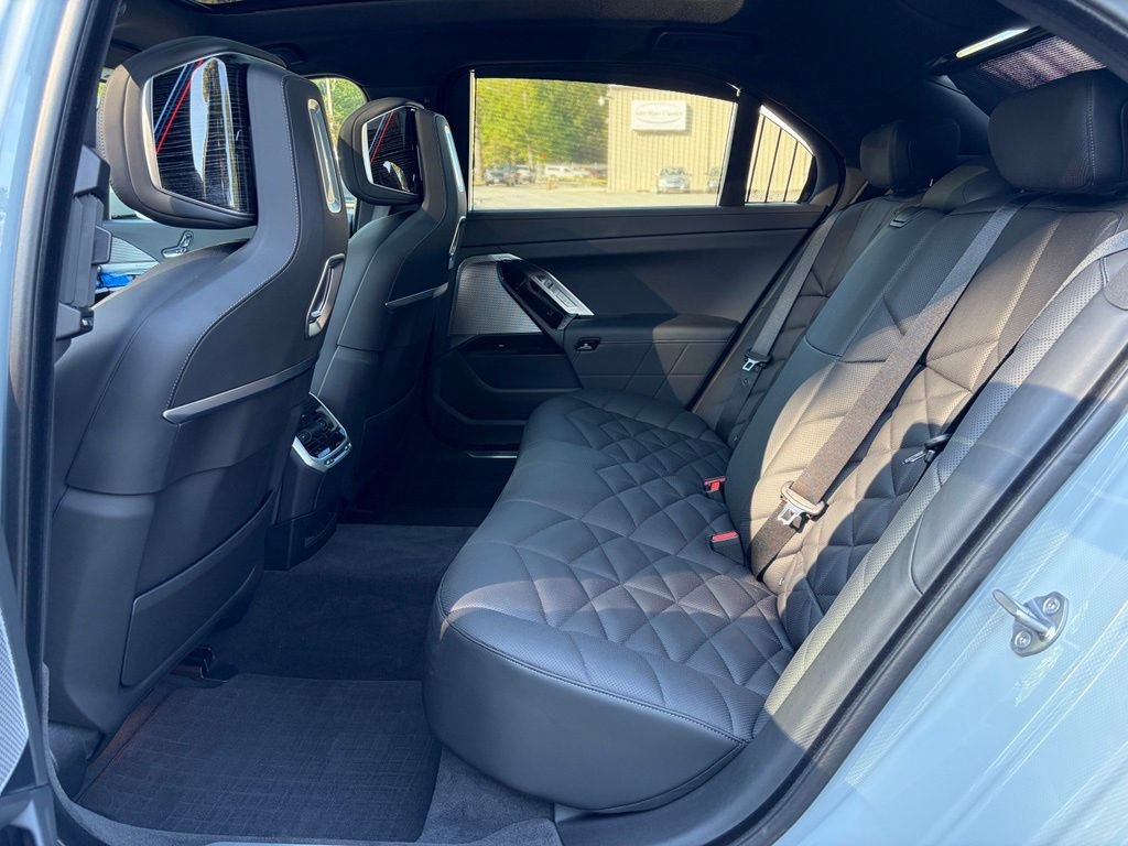 Used 2024 BMW 740i RWD image 23