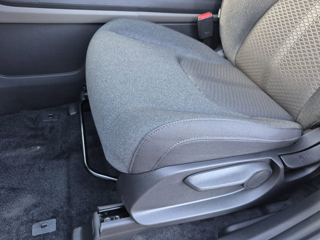 New 2026 Kia Carnival LX FWD image 11