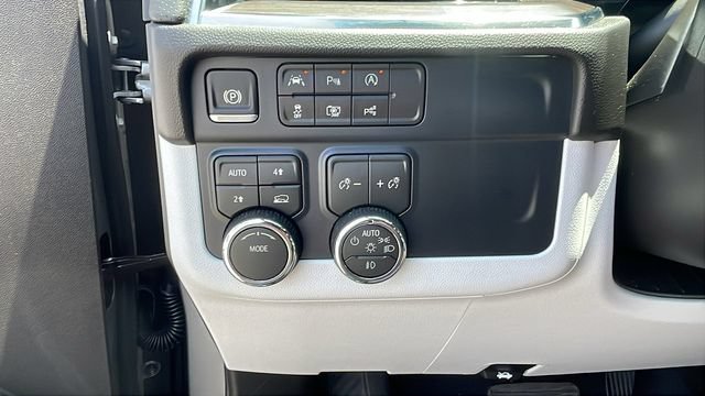 Used 2026 Chevrolet Suburban Premier AWD/4WD image 26