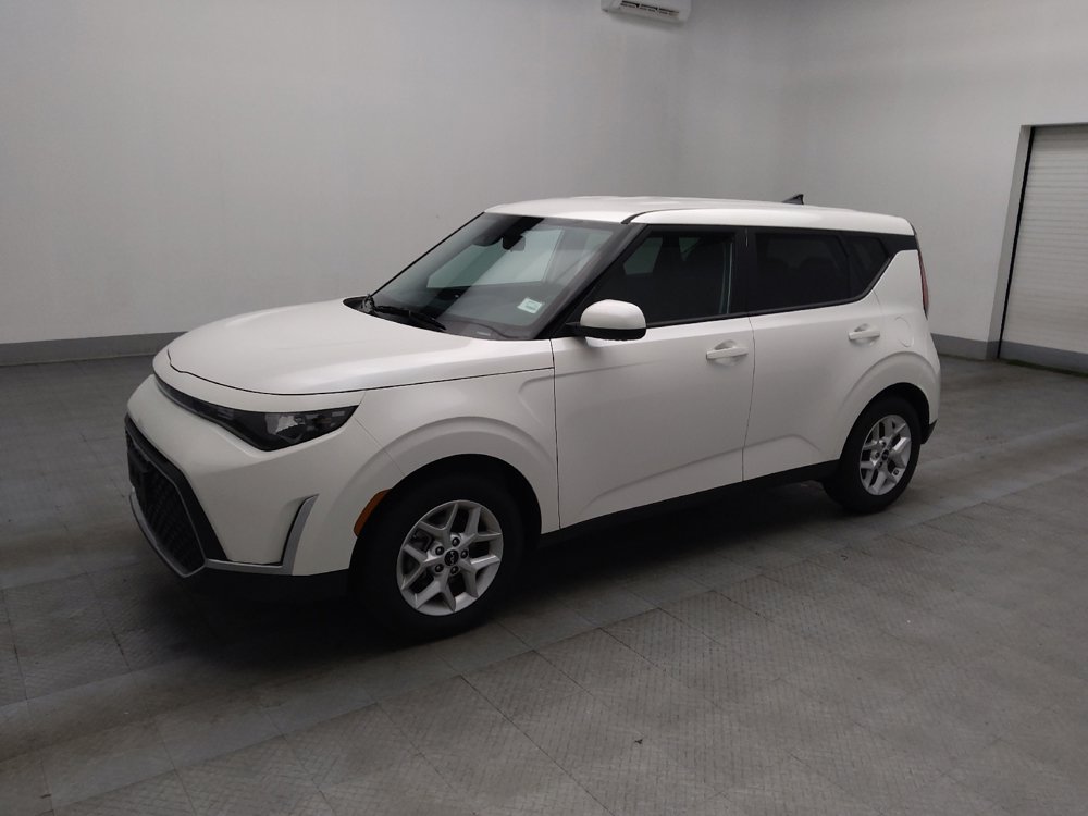 Used 2025 Kia Soul LX FWD image 2