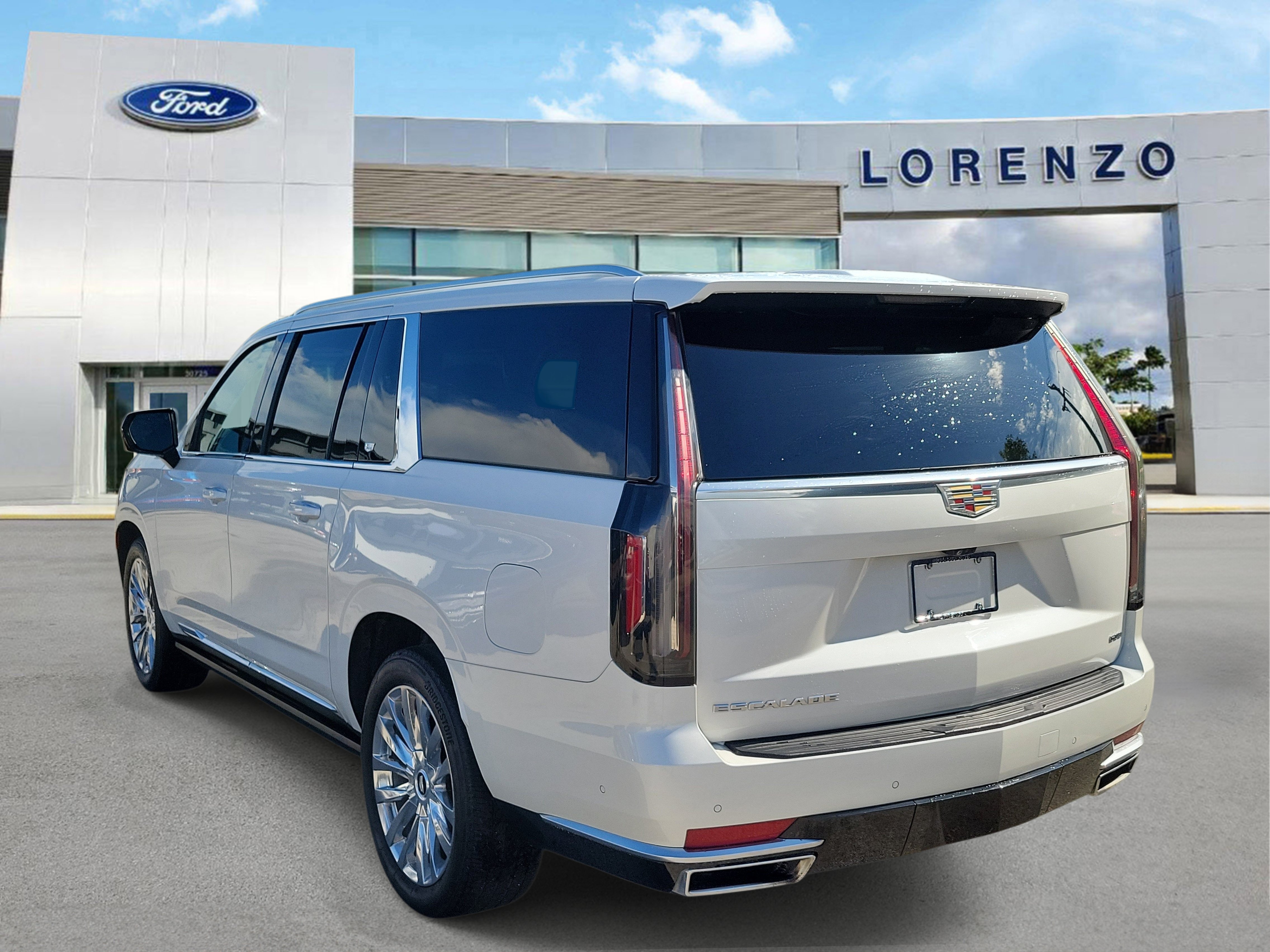 Used 2023 Cadillac Escalade ESV Premium Luxury w/ Performance Package AWD/4WD image 7