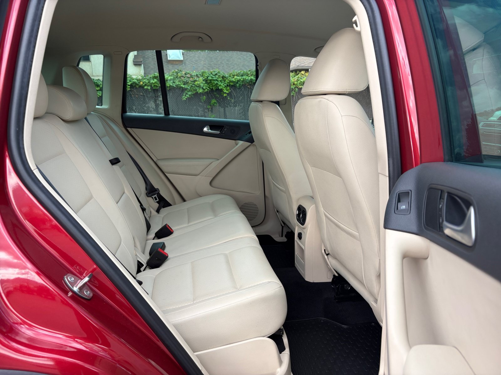 Used 2014 Volkswagen Tiguan SE AWD/4WD image 25