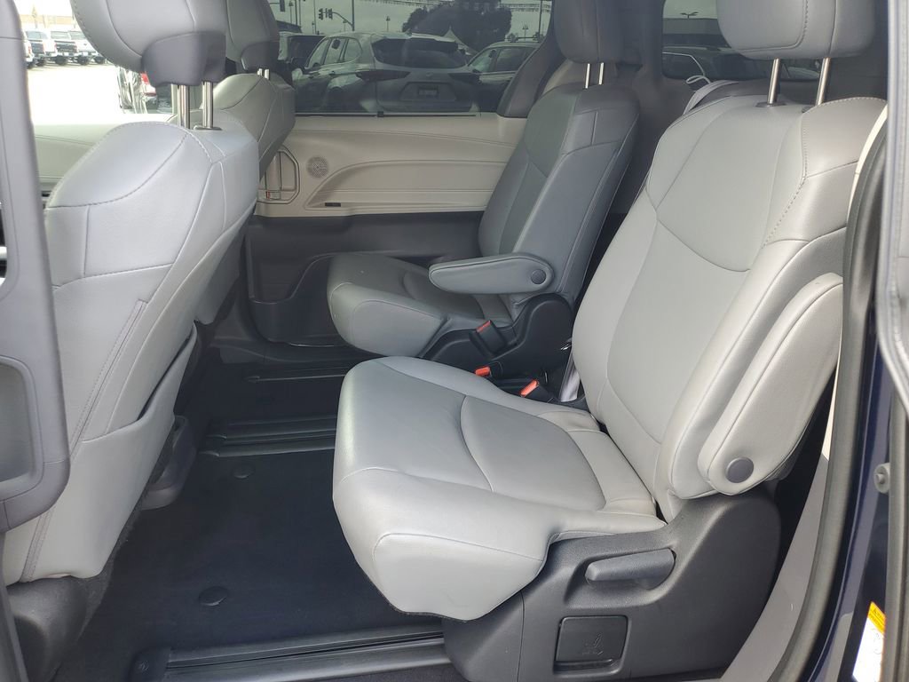 Used 2022 Toyota Sienna XLE image 10