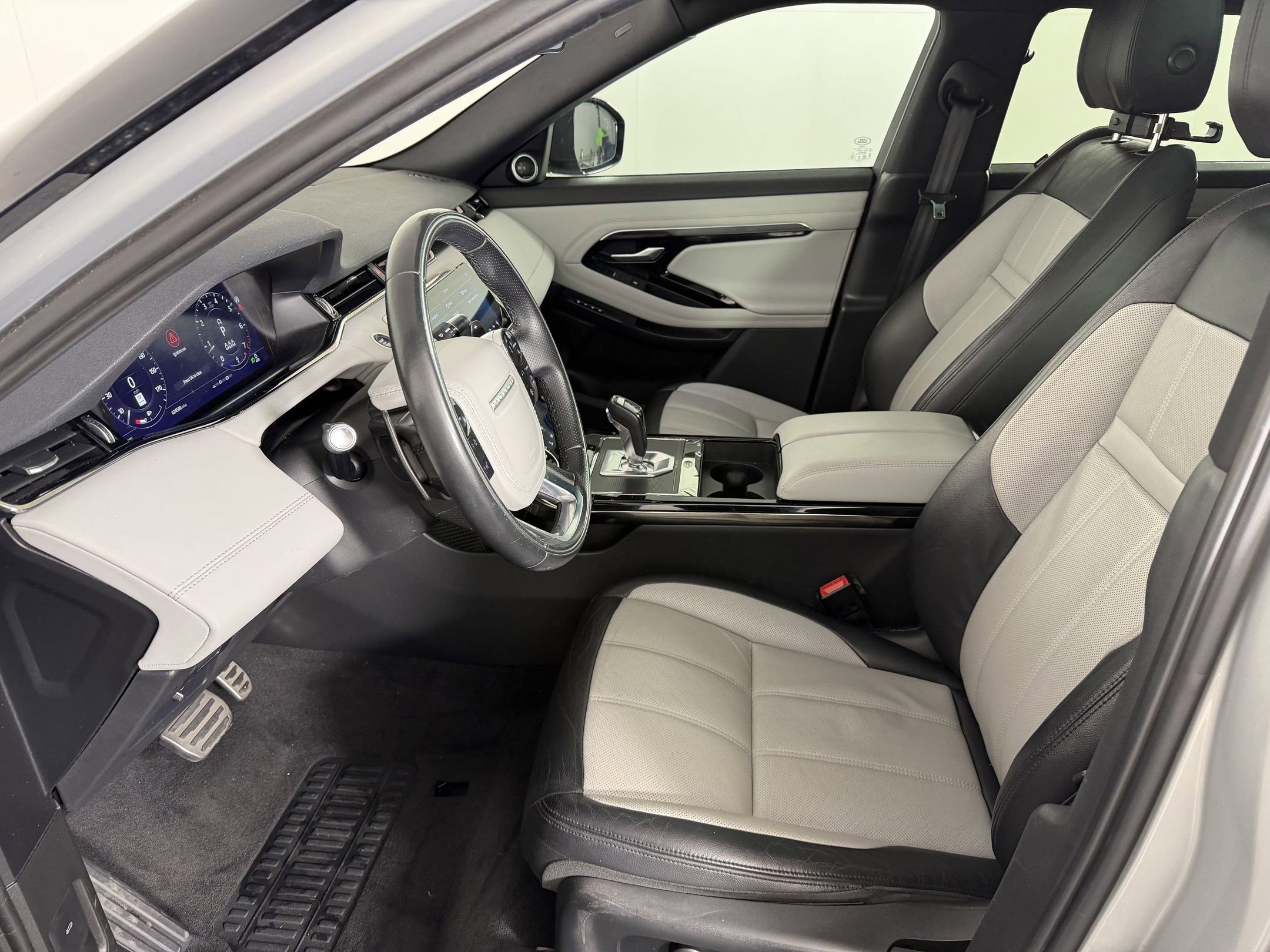 Used 2020 Land Rover Range Rover Evoque First Edition image 5