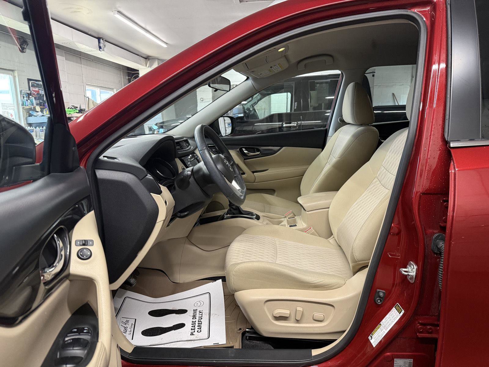 Used 2019 Nissan Rogue SV image 13