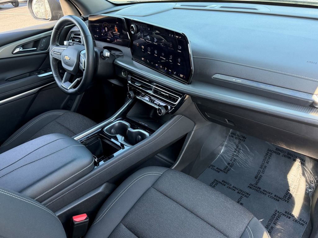 Used 2024 Chevrolet Traverse LT image 7