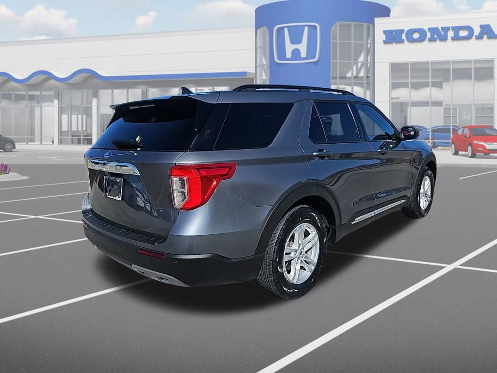 Used 2023 Ford Explorer XLT w/ Equipment Group 202A image 9