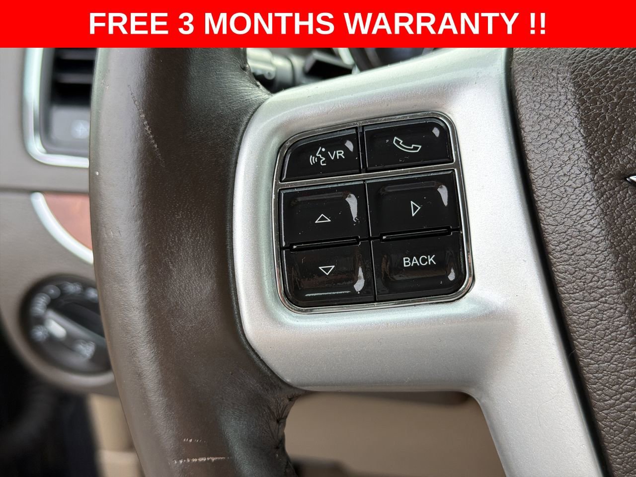 Used 2014 Chrysler Town & Country Touring FWD image 41