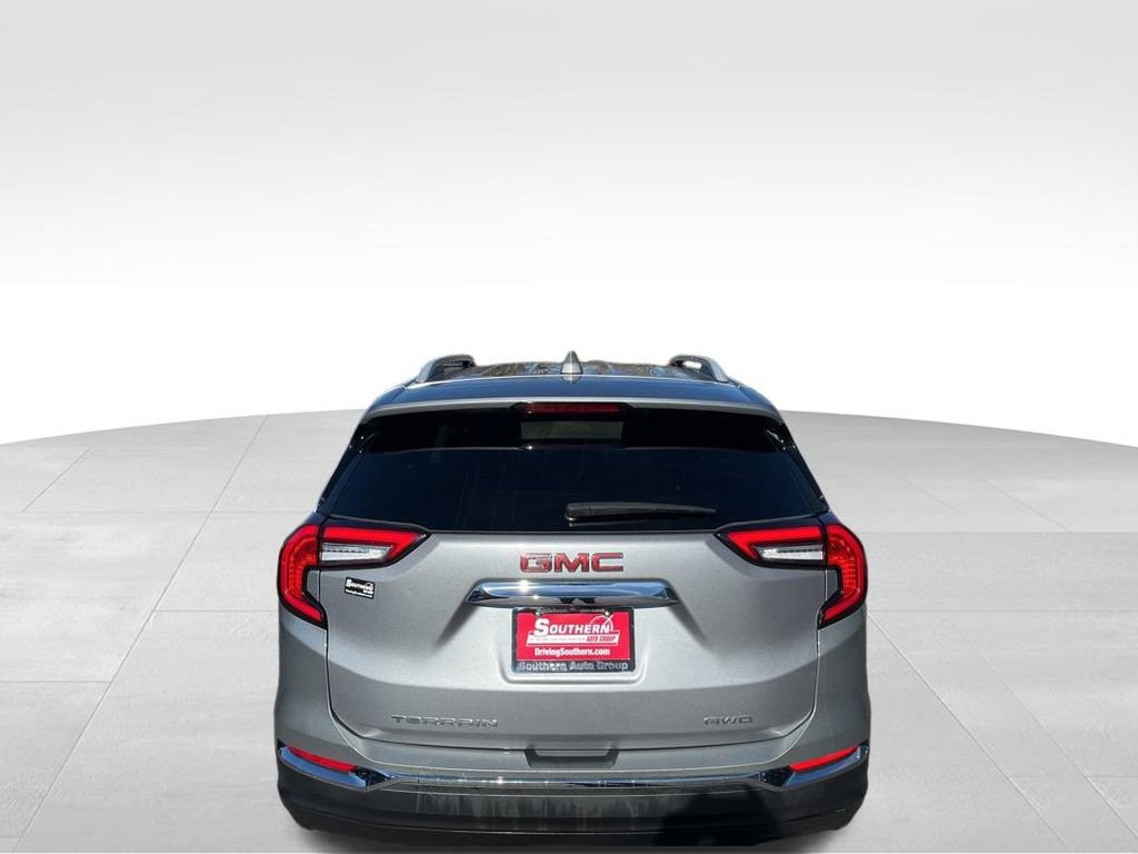 Used 2024 GMC Terrain SLT image 11