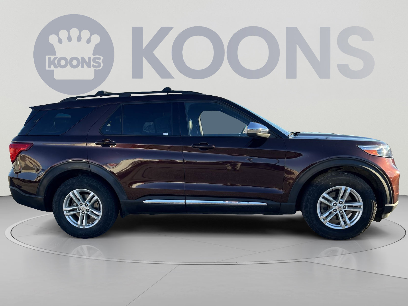 Used 2020 Ford Explorer XLT w/ Equipment Group 202A AWD/4WD image 17