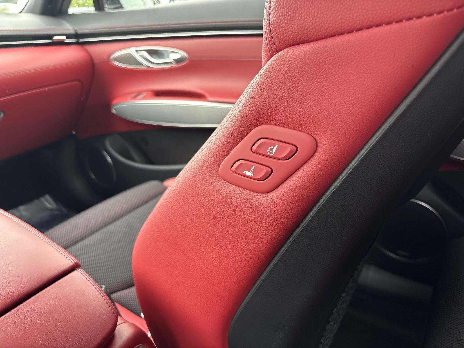 Used 2023 Genesis GV70 2.5T w/ Sport Prestige Package image 14