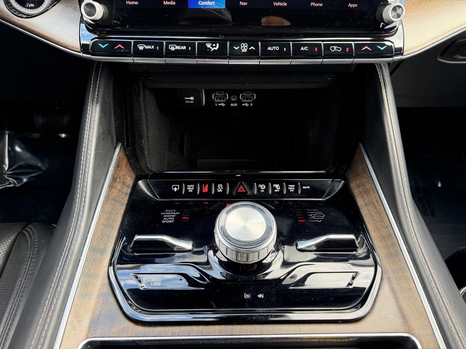 Used 2022 Jeep Grand Wagoneer Series II AWD/4WD image 16