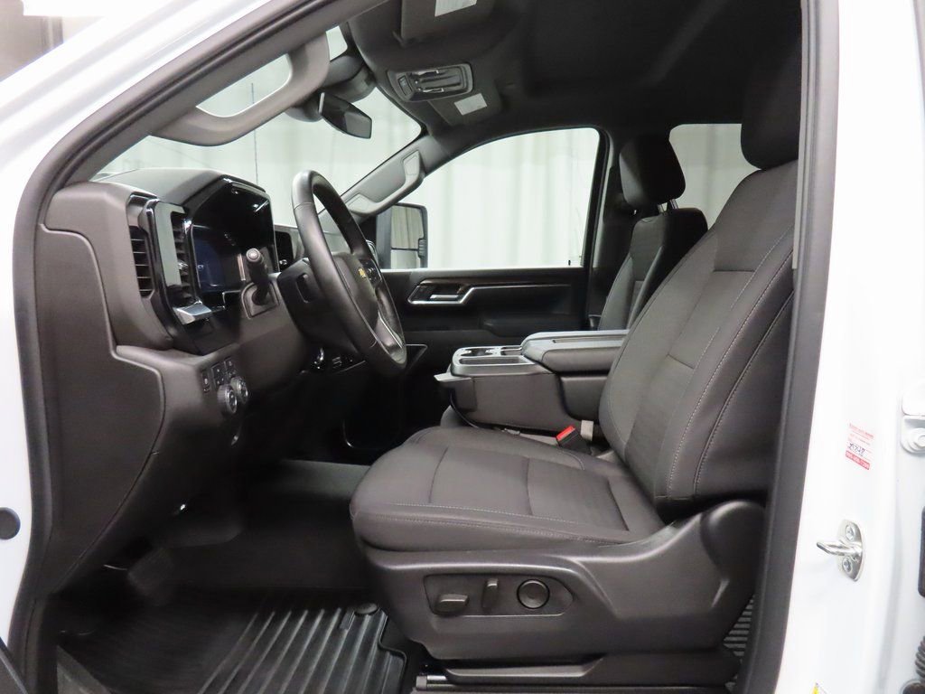 Used 2025 Chevrolet Silverado 2500 LT w/ Convenience Package AWD/4WD image 9