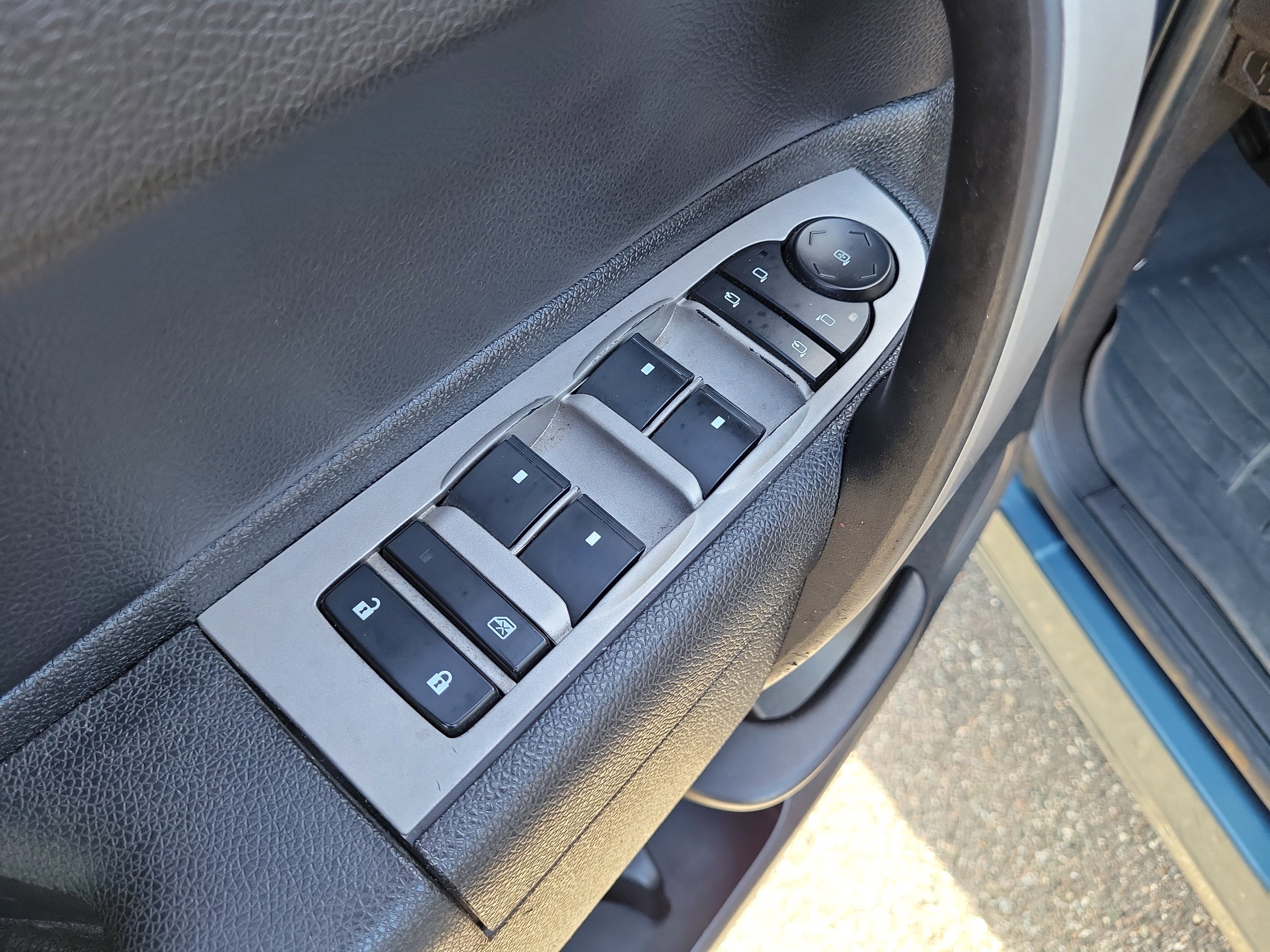 Used 2010 GMC Sierra 1500 SLE AWD/4WD image 17