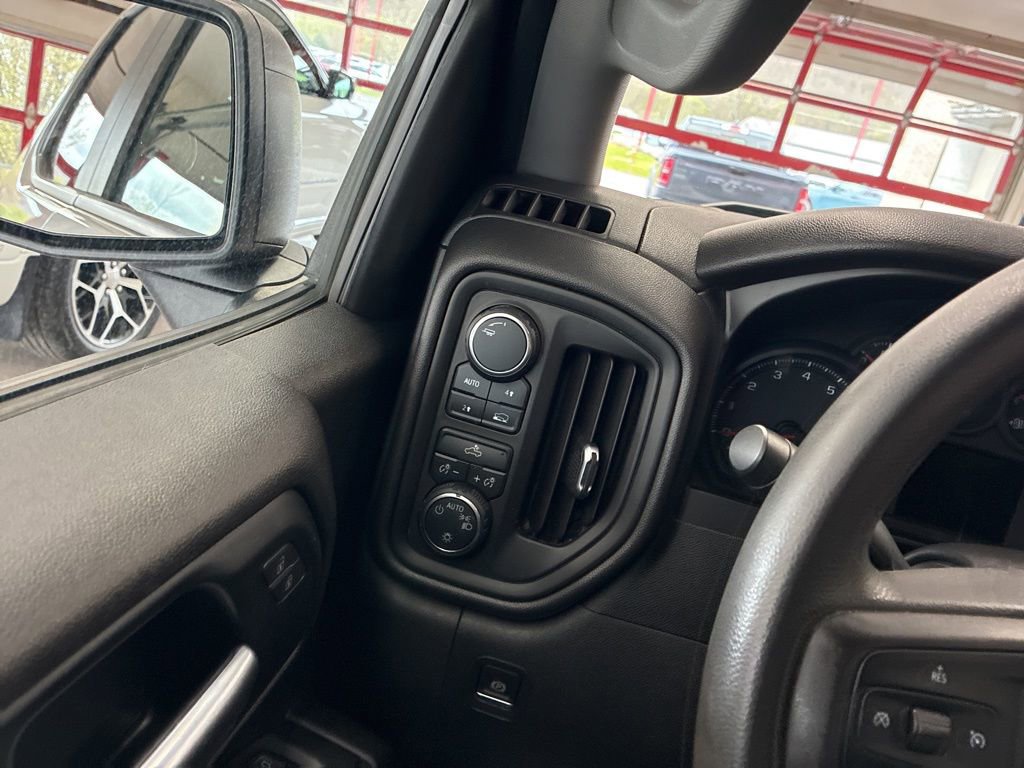 Used 2020 Chevrolet Silverado 1500 Custom w/ Custom Value Package AWD/4WD image 35