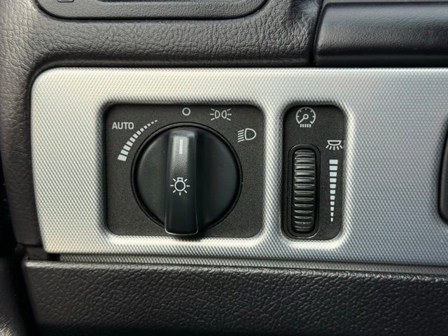 Used 2005 Ford Thunderbird RWD image 22