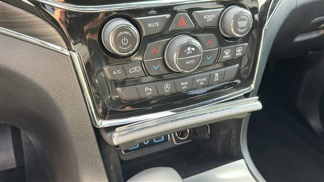 Used 2022 Jeep Grand Cherokee Limited AWD/4WD image 17