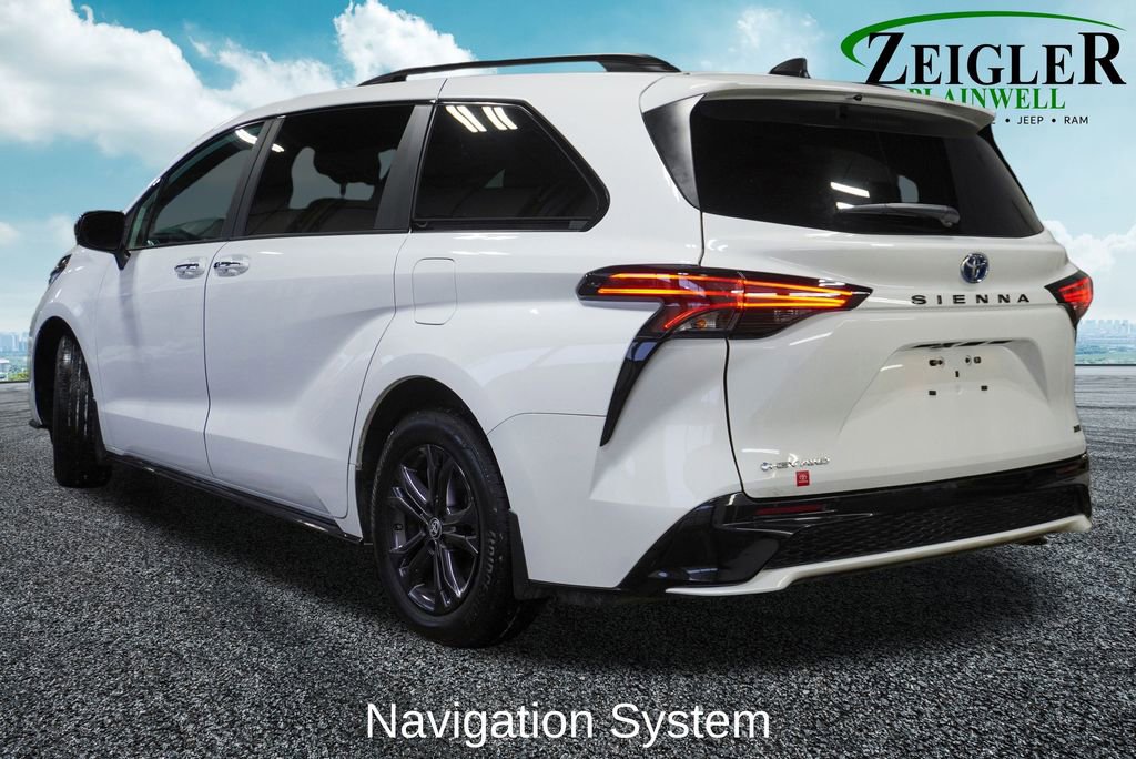 Used 2025 Toyota Sienna XSE video 2