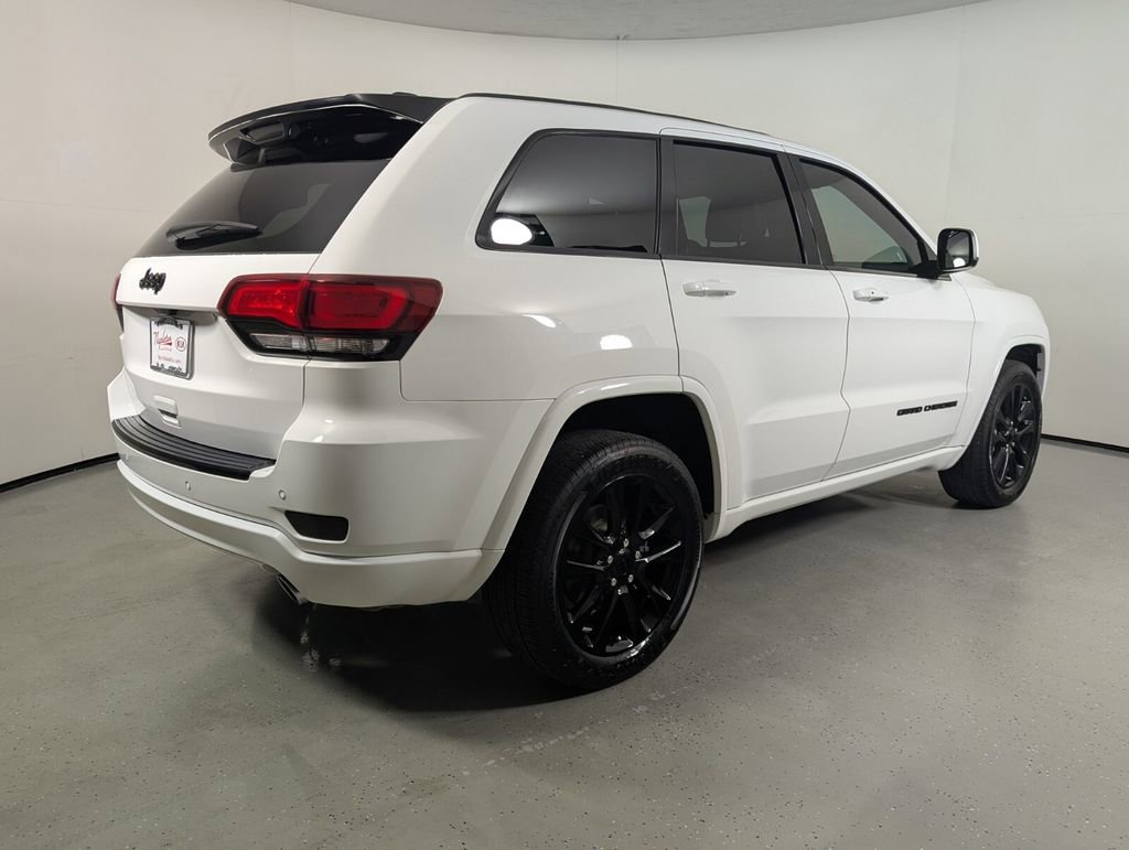 Used 2018 Jeep Grand Cherokee Altitude RWD image 7