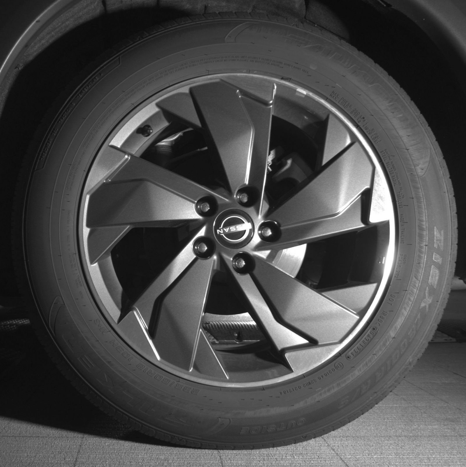 Used 2025 Nissan Rogue SV FWD image 24