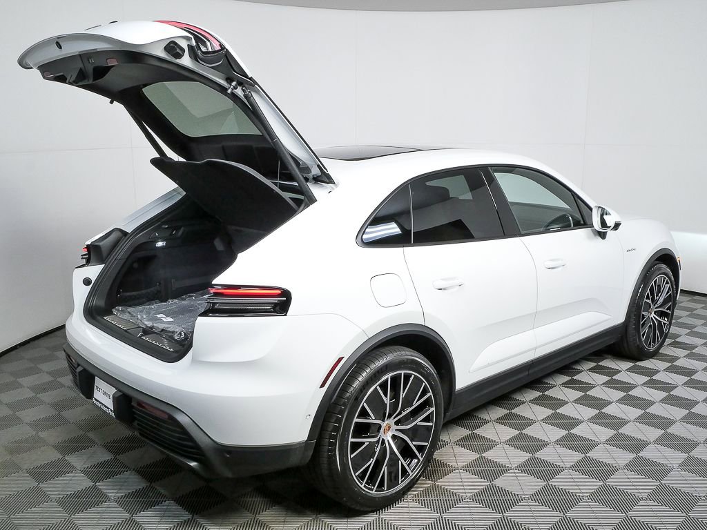 New 2026 Porsche Macan Electric image 29