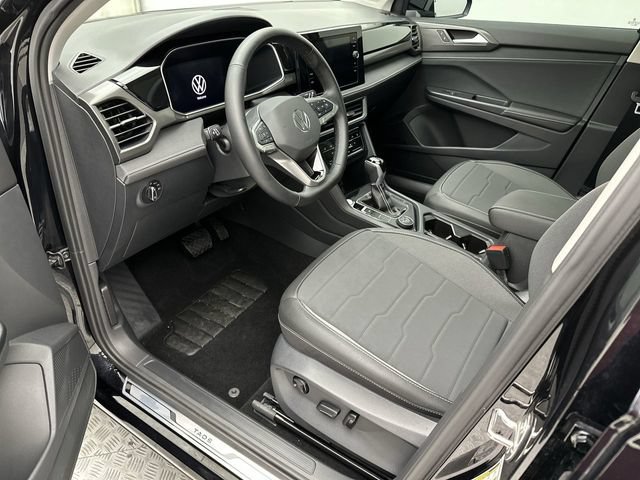Used 2025 Volkswagen Taos SE AWD/4WD image 12