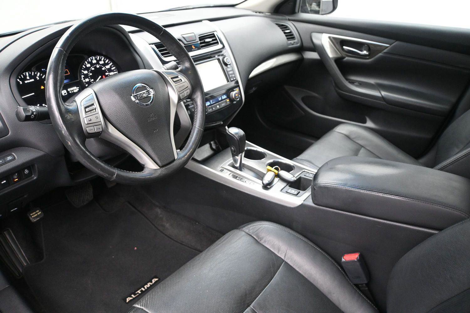 Used 2015 Nissan Altima 2.5 SL w/ Technology Package FWD image 3