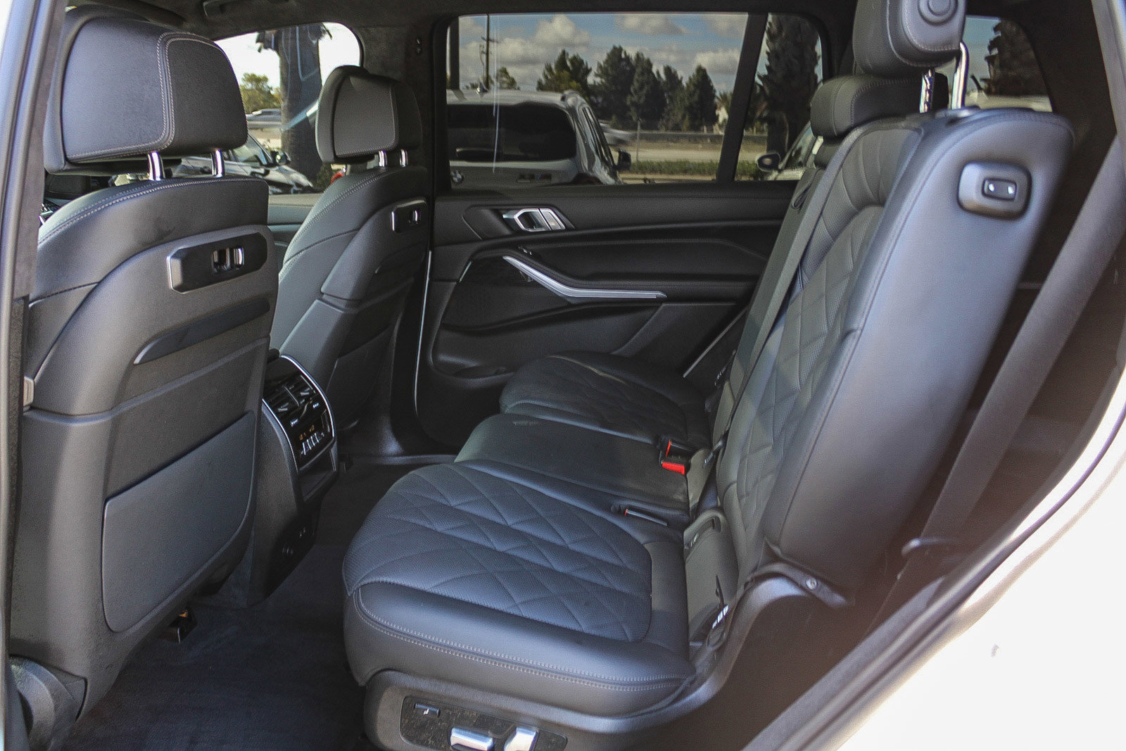 Certified 2024 BMW X7 xDrive40i w/ M Sport Package AWD/4WD image 18