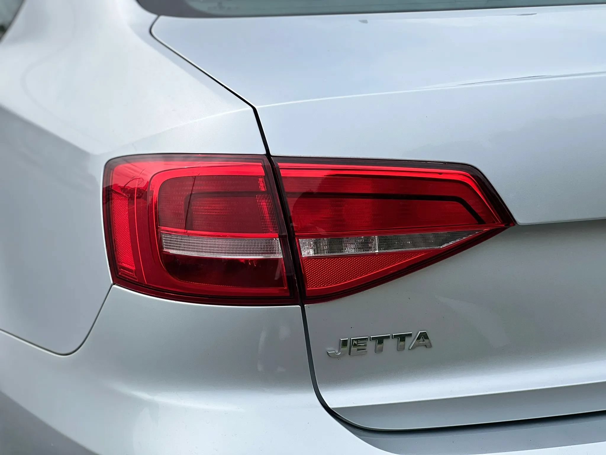 Used 2015 Volkswagen Jetta TDI S FWD image 11